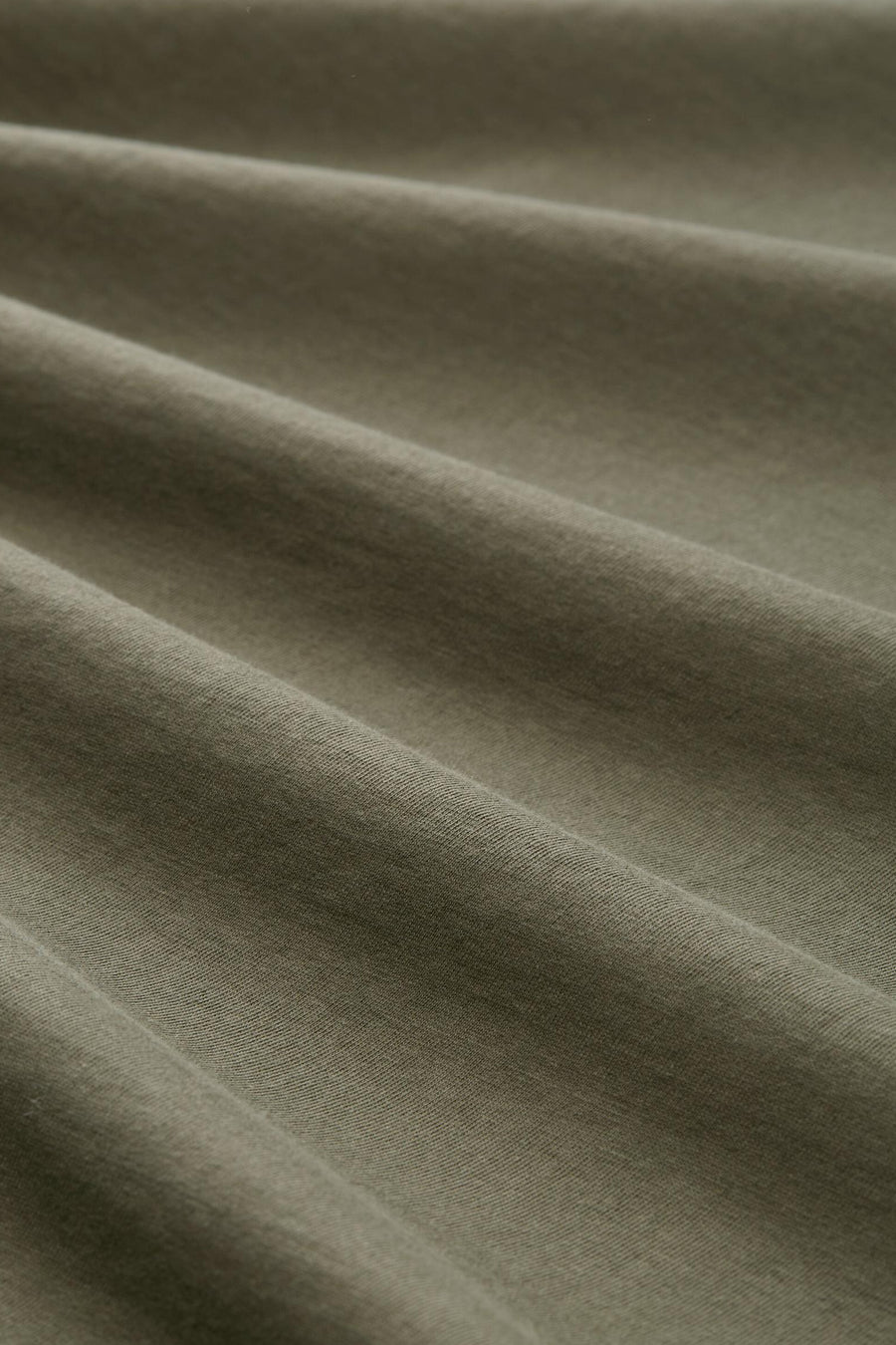 T-shirt kaki à manches courtes de Tom Tailor, tissu texturé avec des plis doux.