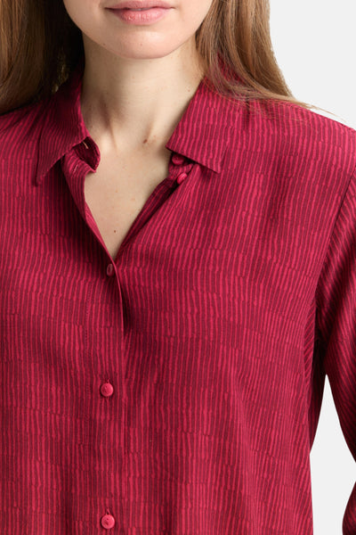 Roze blouse met lange mouwen van Tom Tailor, met fijne verticale strepen en een gedeeltelijk open kraag.