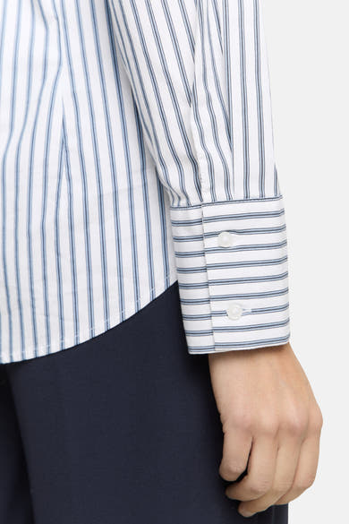 Blouse met blauwe en witte strepen van Tom Tailor, met witte knopen aan de manchet.
