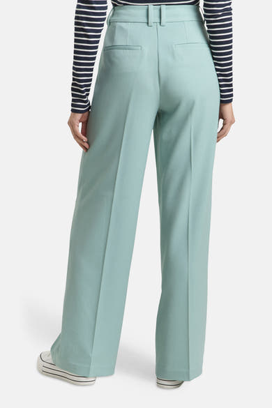 Pantalon de costume vert menthe, de Tom Tailor, avec des plis marqués et une coupe droite.