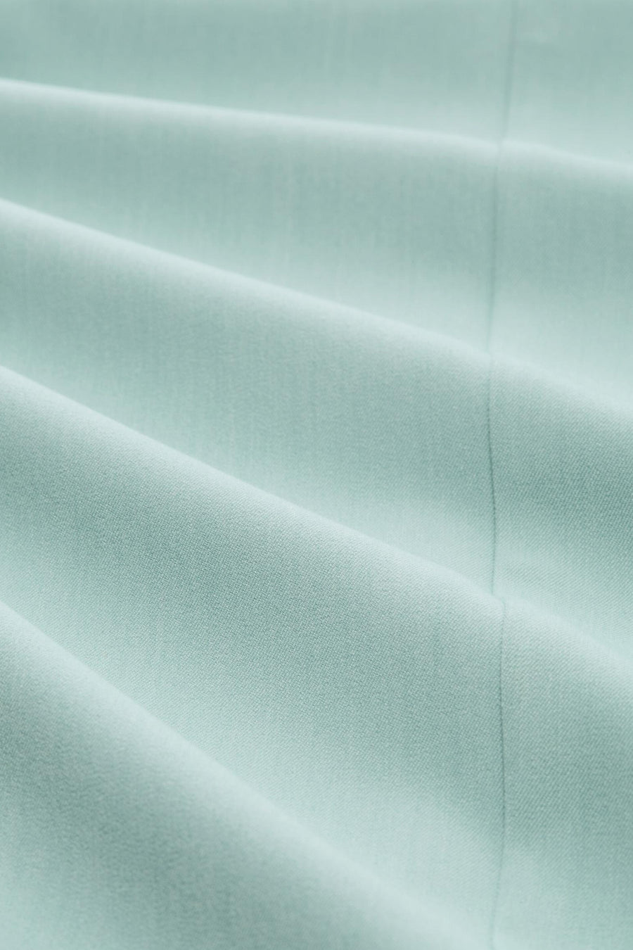 Pantalon de costume vert par Tom Tailor, avec un tissu texturé et des plis subtils.
