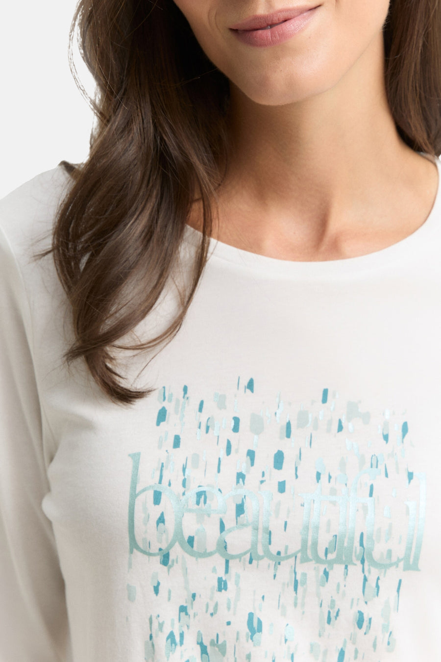T-shirt à manches longues blanc de Tom Tailor, imprimé avec le mot «beautiful» en bleu clair.