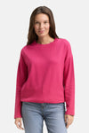 Sweat-shirt rose par Tom Tailor, texture gaufrée, porté avec un jean bleu clair.