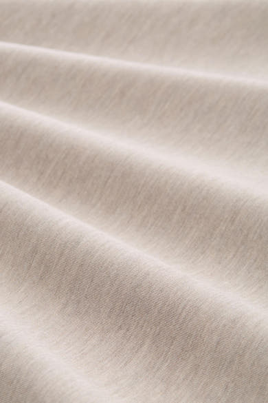 Sweat-shirt beige à col rond de Tom Tailor, en tissu texturé avec des plis et des ombres.