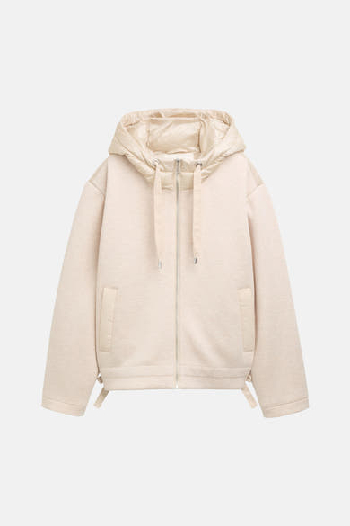 Korte beige jas van Tom Tailor, doorgestikt patroon met gladde en gewatteerde textuur.
