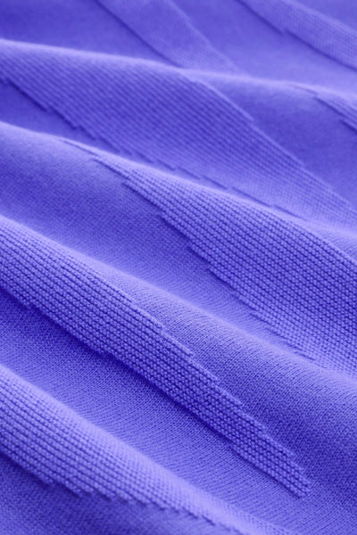 Pull à col rond rose de Tom Tailor, en tricot côtelé texturé avec un motif à chevrons subtil.