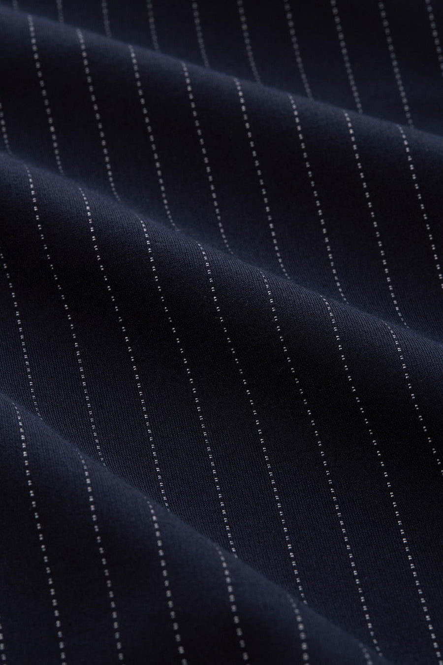 Blauwe broek met witte strepen van Tom Tailor, van getextureerde stof met subtiele plooien.