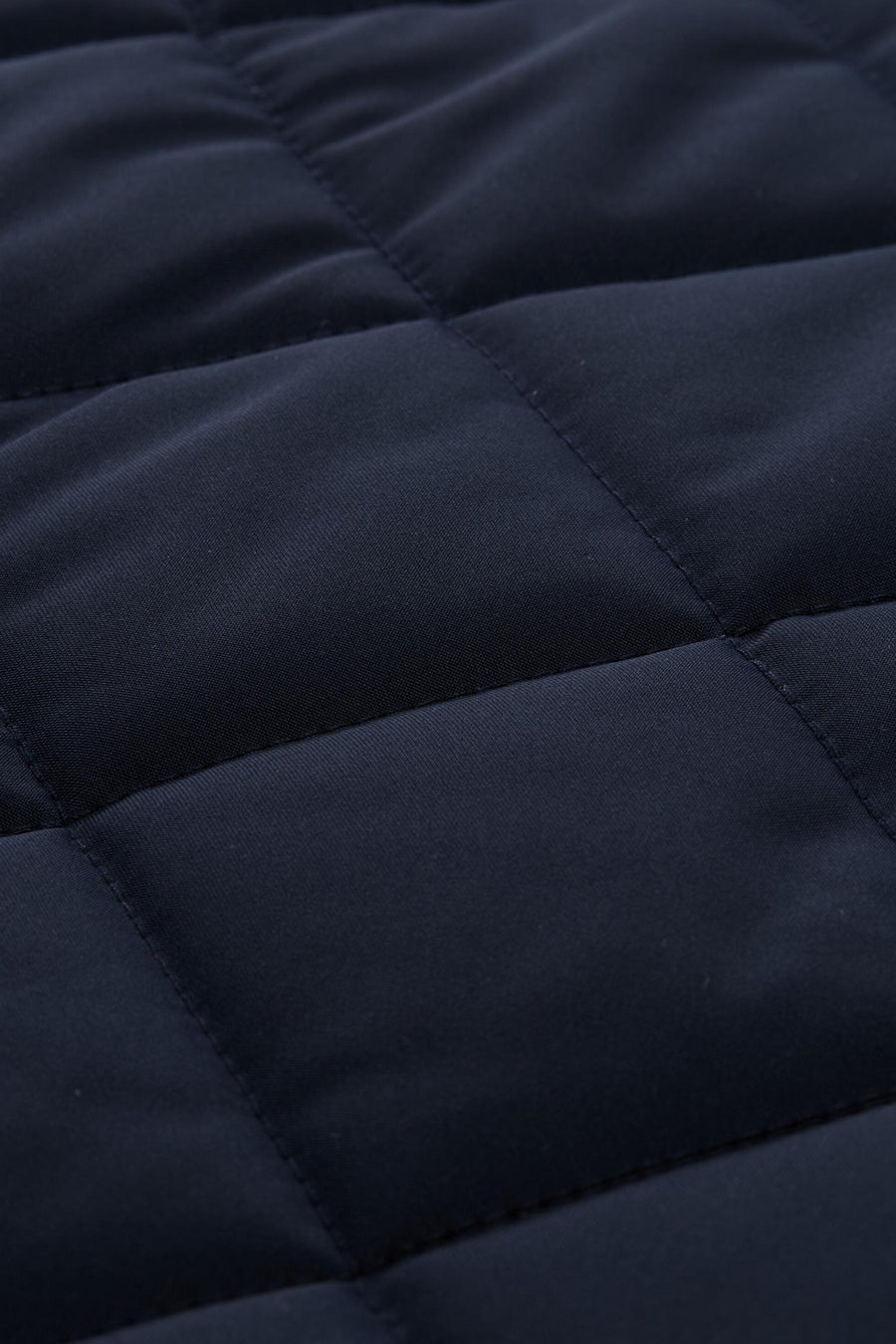 Korte blauwe jas van Tom Tailor, ruitvormig doorgestikt patroon met discrete stiksels.