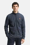 Blauwe gemêleerde bodywarmer van Tom Tailor, van achteren gezien, gedragen met een bijpassende broek.