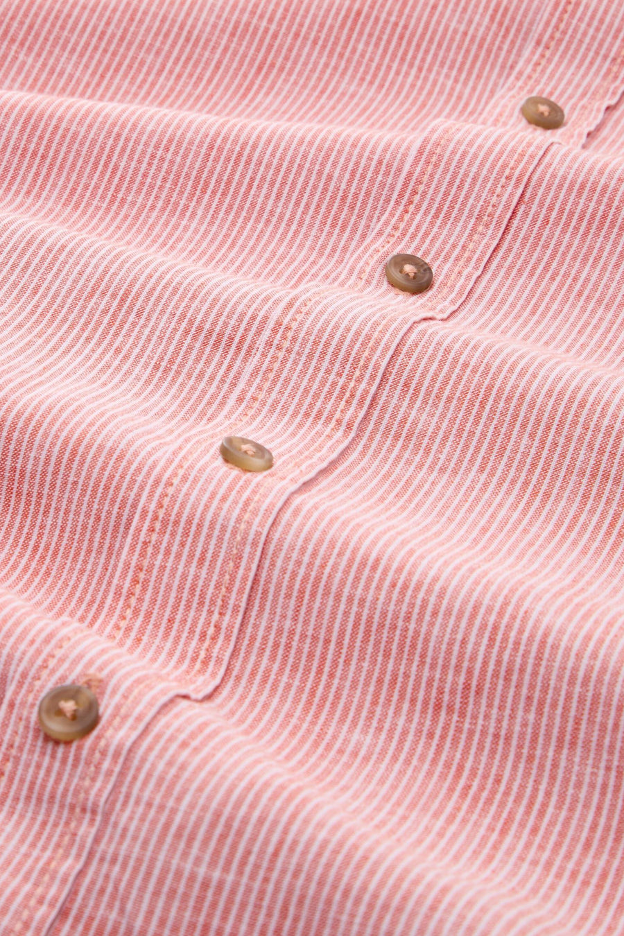 Chemise orange à rayures by Tom Tailor avec boutons et texture en lin.