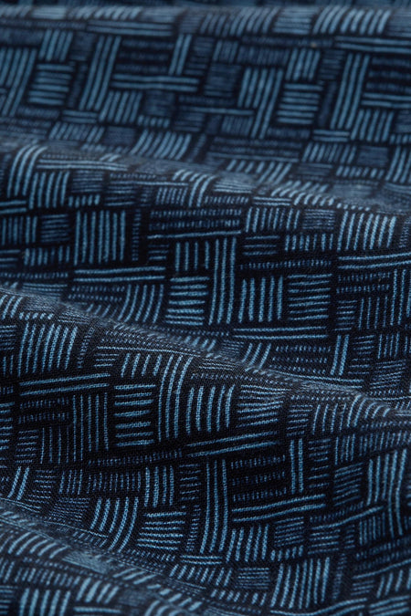 Chemise à manches courtes bleue de Tom Tailor, avec un motif tissé texturé et des plis doux.