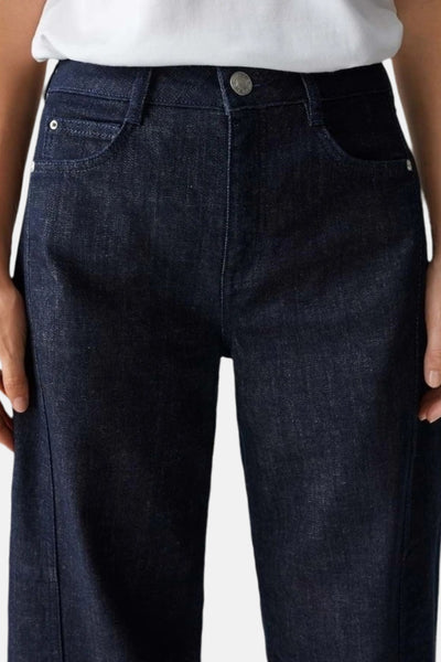 Pantalon bleu foncé en denim, de OPUS, avec des poches avant et une coupe ample.