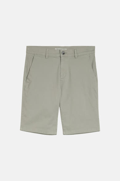 Short chino vert de Tom Tailor avec passants de ceinture, poches obliques et fermeture boutonnée.
