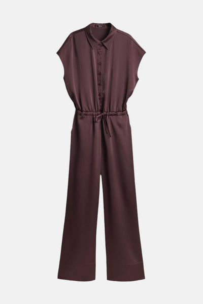 Combinaison bordeaux by OPUS, avec col à boutons et ceinture à cordon.