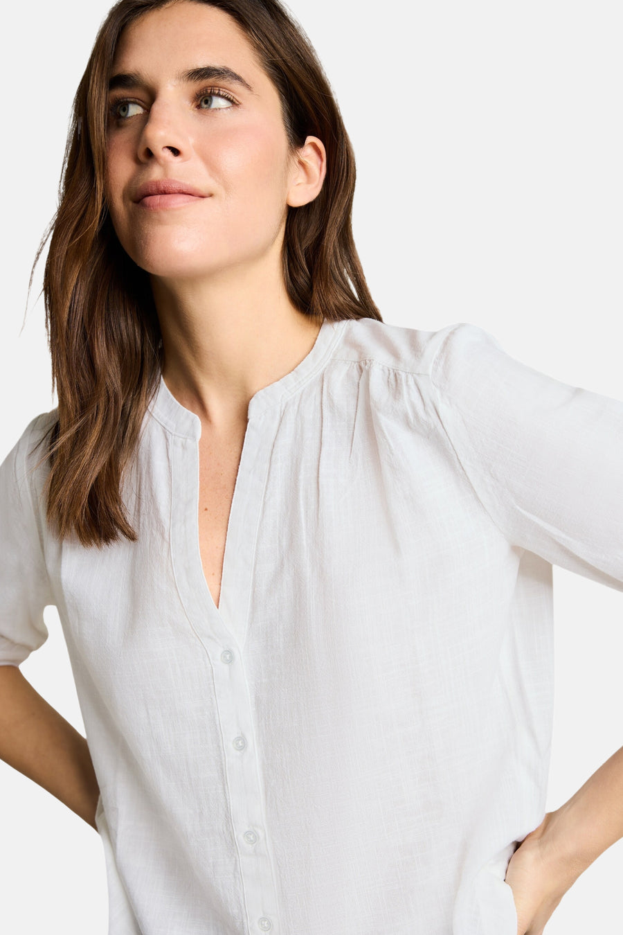 Wit blouse met korte mouwen van Tom Tailor in getextureerde stof, met een tunische kraag en plooien op de schouders.
