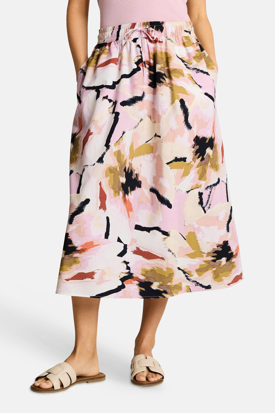 Jupe 3/4 multicolore de Tom Tailor avec motif coups de pinceau abstraits, taille élastiquée et poches.