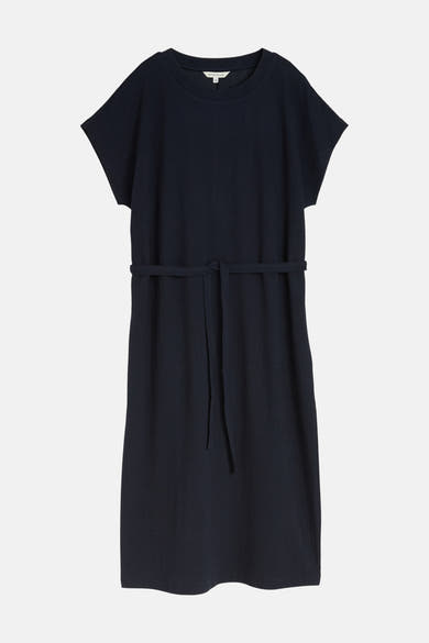 Robe bleu de Tom Tailor à manches courtes, avec une ceinture à nouer et une texture côtelée.