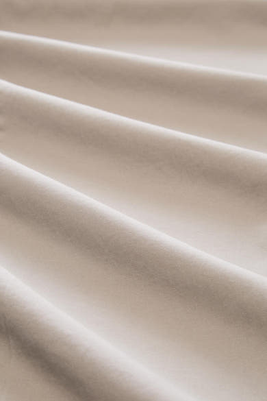 Pantalon chino beige de Tom Tailor, en tissu finement texturé avec des plis souples et élégants.