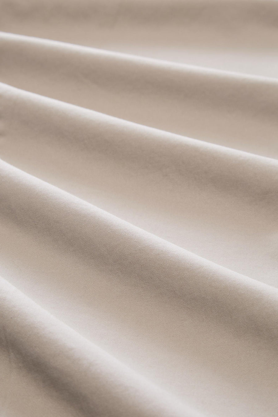 Pantalon chino beige de Tom Tailor, en tissu finement texturé avec des plis souples et élégants.
