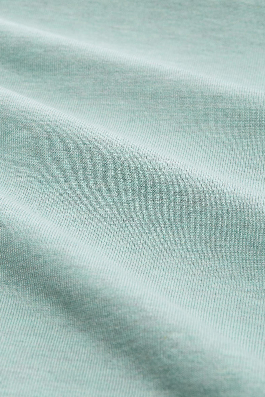 Pull vert de Tom Tailor, en maille texturée, avec des plis doux, offrant un visuel confortable et décontracté.