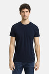 T-shirt bleu à manches courtes de Tom Tailor, porté avec un jean bleu foncé.