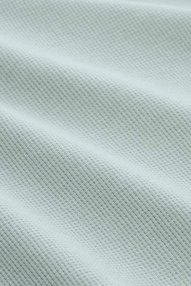 T-shirt à manches courtes vert de Tom Tailor, en maille gaufrée texturée avec des plis doux.