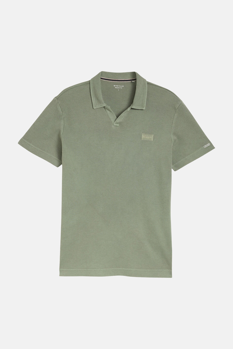 Tom Tailor poloshirt van wafelbrei, met polokraag en V-hals, logo-badge op de borst en label op de mouw.