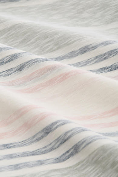 T-shirt multicolore de Tom Tailor avec rayures horizontales floues et texture chinée sur tissu plissé.