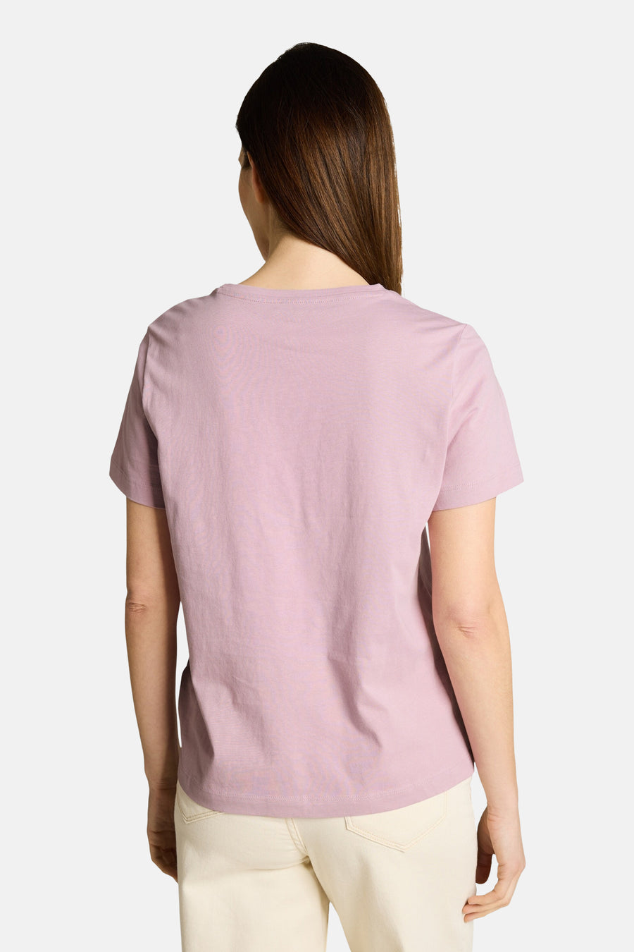 Top uni à manches courtes rose de Tom Tailor, vue de dos sur un mannequin portant un pantalon clair.