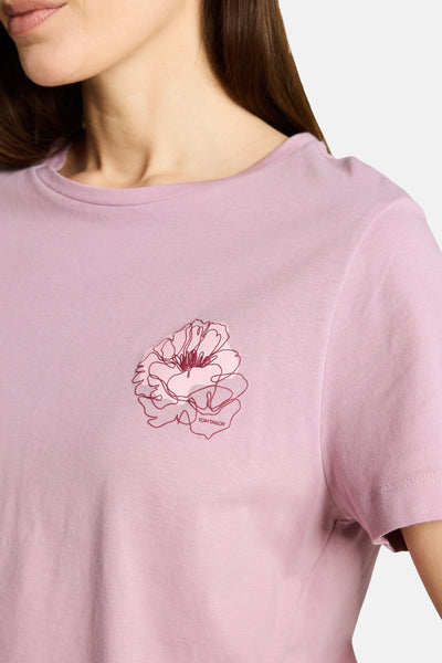 Top uni manches courtes rose de Tom Tailor, avec broderie florale linéaire et logo sur la poitrine.