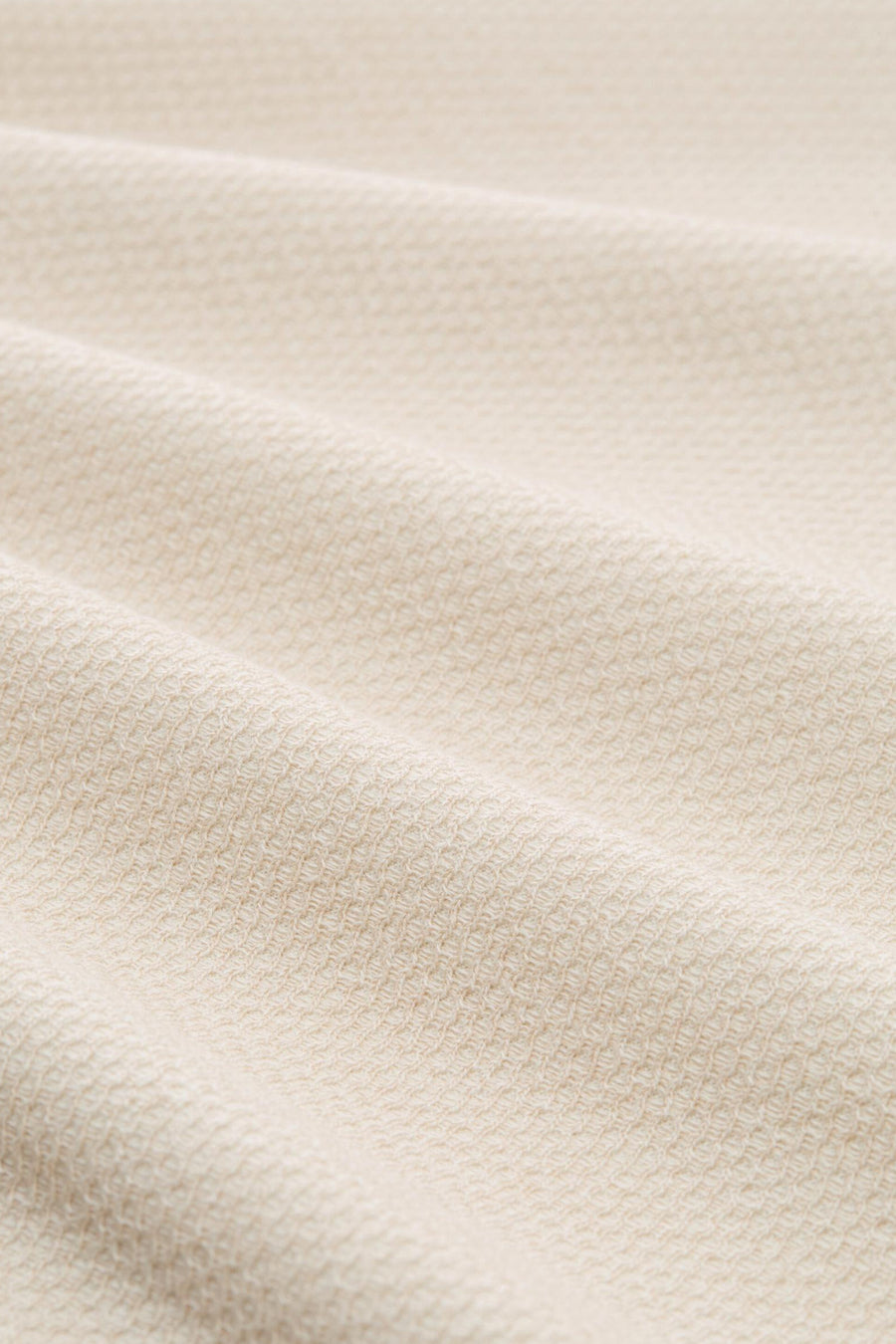 T-shirt beige en maille gaufrée de Tom Tailor avec texture tissée et des plis doux.