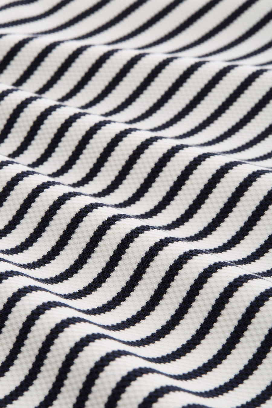 Multikleurig T-shirt met lange mouwen van Tom Tailor, met marineblauwe en witte golvende strepen en wafelstructuur.