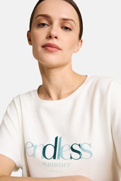 T-shirt blanc de Tom Tailor avec lettrage brodé "endless summer" en dégradé de bleu et vert.