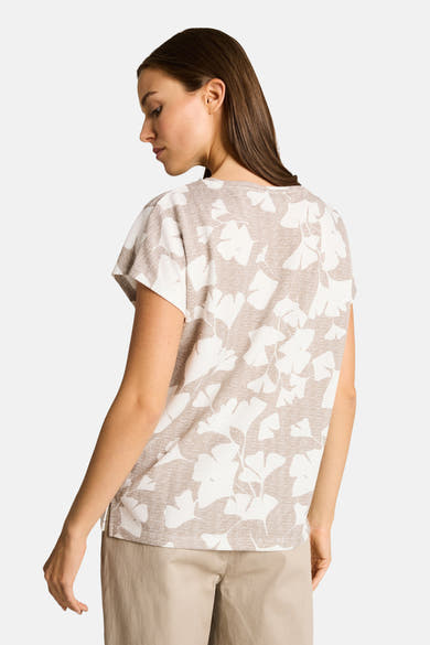 T-shirt beige à motif floral, de Tom Tailor, avec un col rond et des manches courtes.
