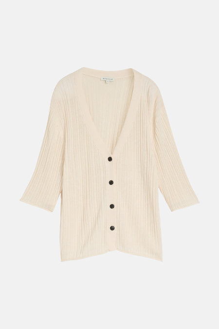 Cardigan écru de Tom Tailor en maille côtelée avec col V, manches 3/4 et boutons noirs.