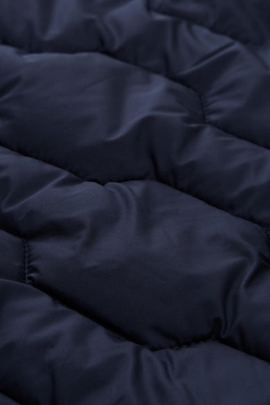 Veste courte bleue de Tom Tailor, motif matelassé avec texture lisse.
