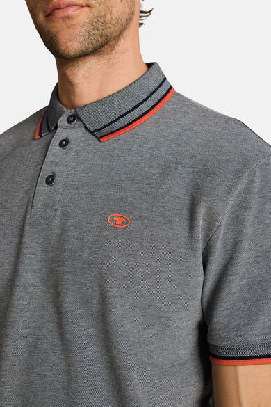 Polo gris chiné de Tom Tailor avec col et poignets rayés, logo orange.