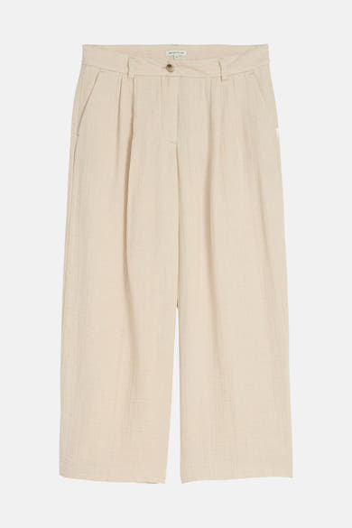 Beige wijde en korte broek van gekreukte stof van Tom Tailor, met plooien aan de voorkant, knoop en zakken.