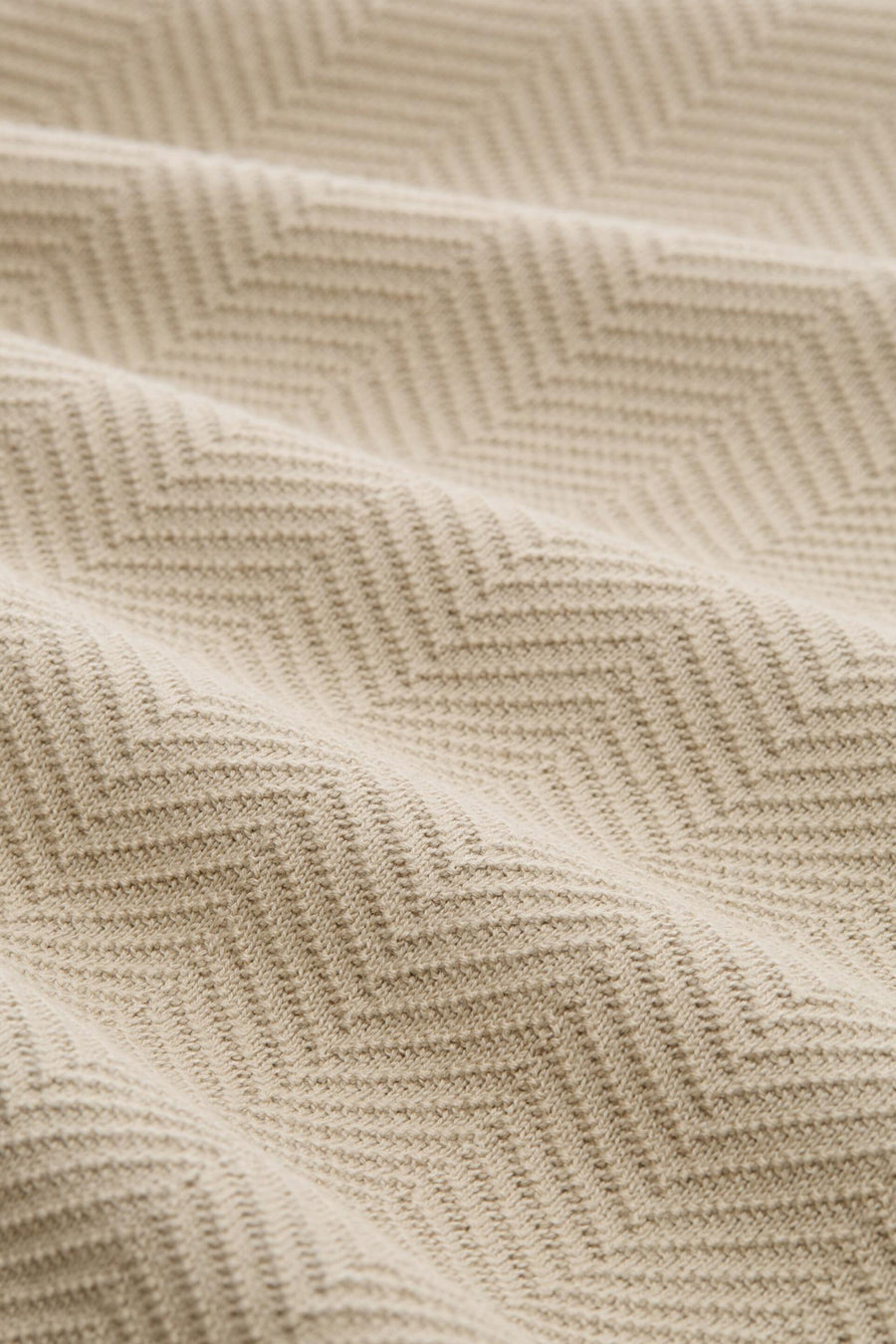 Pull à col rond beige de Tom Tailor, avec motif chevron en maille texturée et douce.