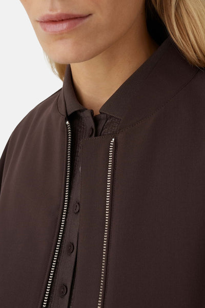 Veste courte brune de OPUS avec fermeture éclair métallique et col montant.