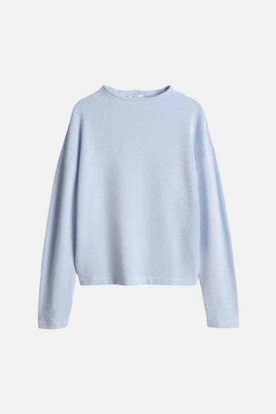 Top uni manches longues bleu d'OPUS, avec texture gaufrée sur toute la surface.