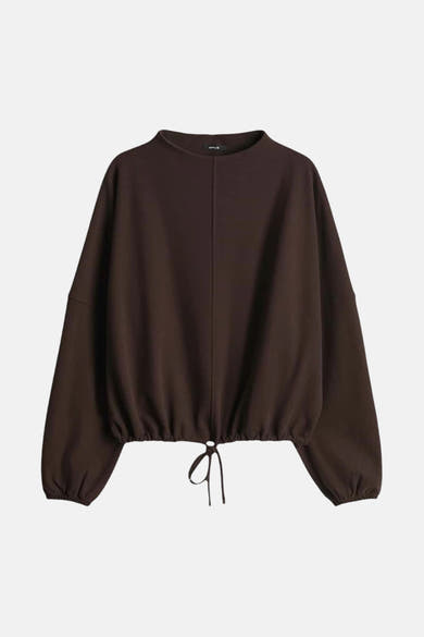 Sweat col rond brun by OPUS, avec cordon de serrage à la taille et manches longues bouffantes.