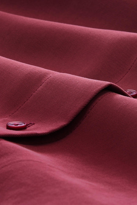 Chemisier 3/4 rouge en tissu texturé par Tom Tailor, détail de boutons rouges et plis doux