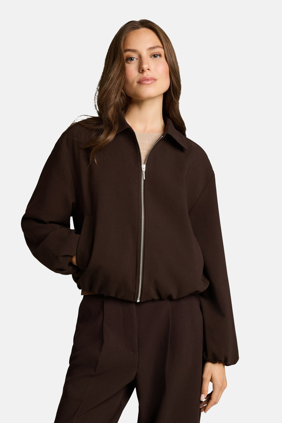 Veste bomber marron pour femme par Tom Tailor, fermeture éclair argentée, coupe ample, vue de face