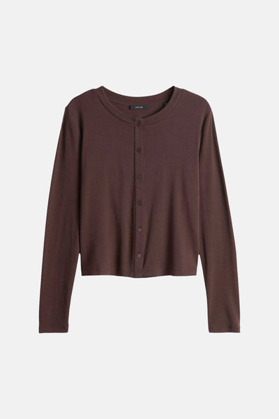 Cardigan brun de OPUS, à manches longues et fermeture boutonnée sur fond uni.