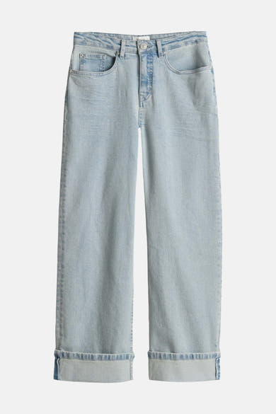 Jeans larges en denim bleu clair d'OPUS, avec ourlets retroussés.
