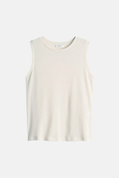 Débardeur beige de OPUS, uni et en jersey, présenté sur un fond neutre.