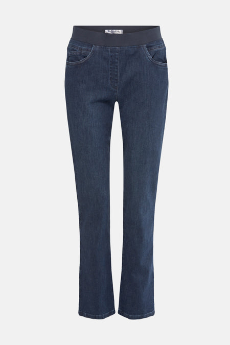 Jean slim bleu moyen de RAPHAELA avec ceinture élastique, poches cavalières et coupe droite.