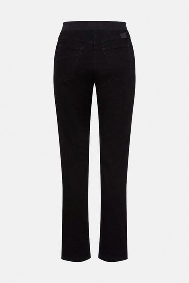Jean noir pour femme de RAPHAELA, coupe droite classique avec poches arrière discrètes.