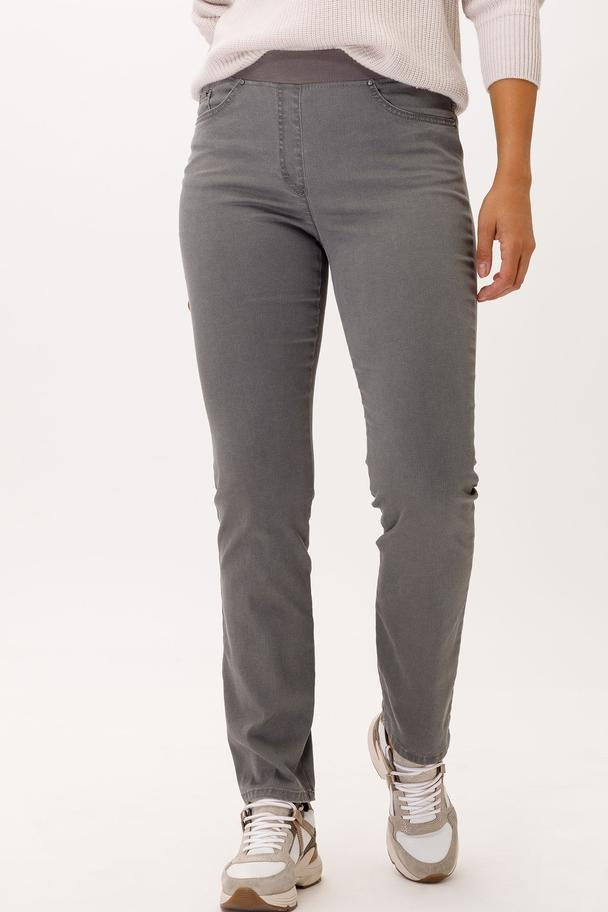 Jean divers gris de RAPHAELA, avec une ceinture élastique apparente et des poches avant discrètes.